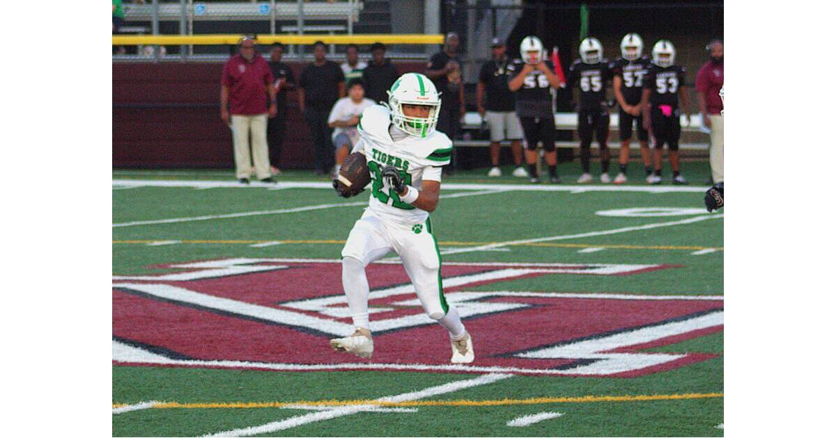 Football: South Plainfield Routs JFK-Iselin, 35-0