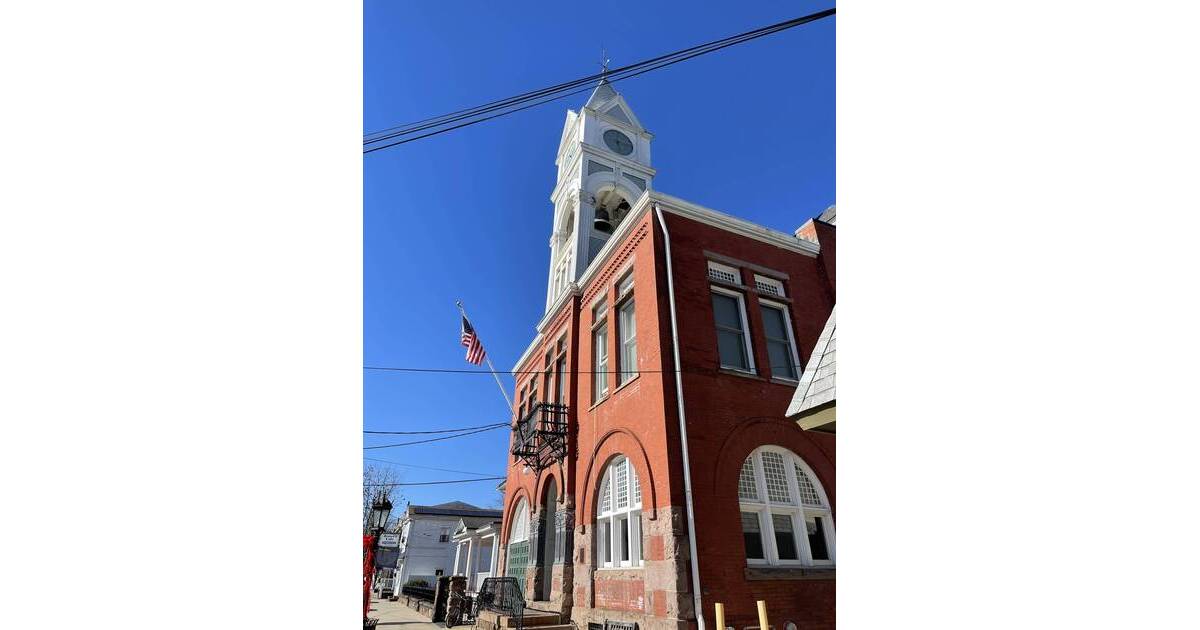 Old City Hall's “Sunday Soirée” Series Returns With a Look at Haunted White Hill Mansion