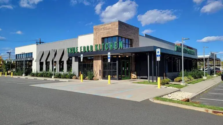 Health-Focused Dining Collapse Signals Wellness Product Opportunity for E-Commerce Sellers