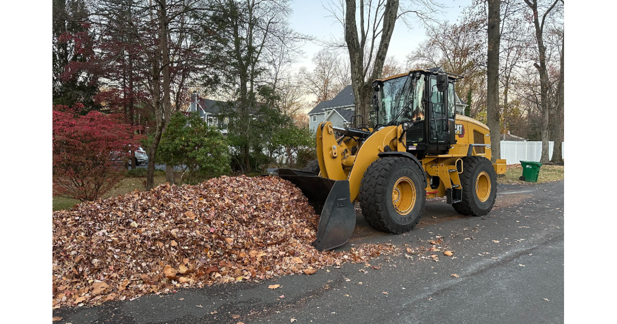 Scotch Plains Leaf Pickup Begins Oct. 26; Residents Reminded of Rules Curbside collection starts Monday; leaves must be at the curb by Dec. 15.
